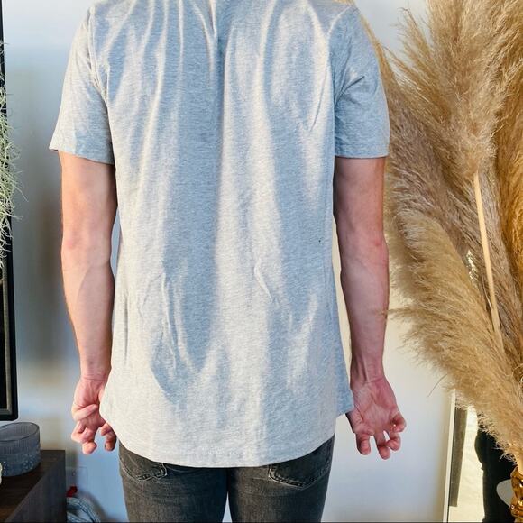 NEW MENS Grey Short Sleeve Tee Shirt Suns Out Guns Out Graphic Screen T-Shirt M - Picture 2 of 5